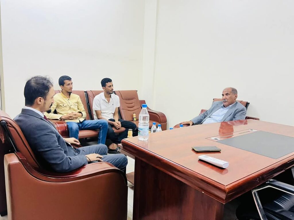 رئيس جامعة سيئون يزور مكتب مؤسسة بازرعة وسكنها الجامعي في عد